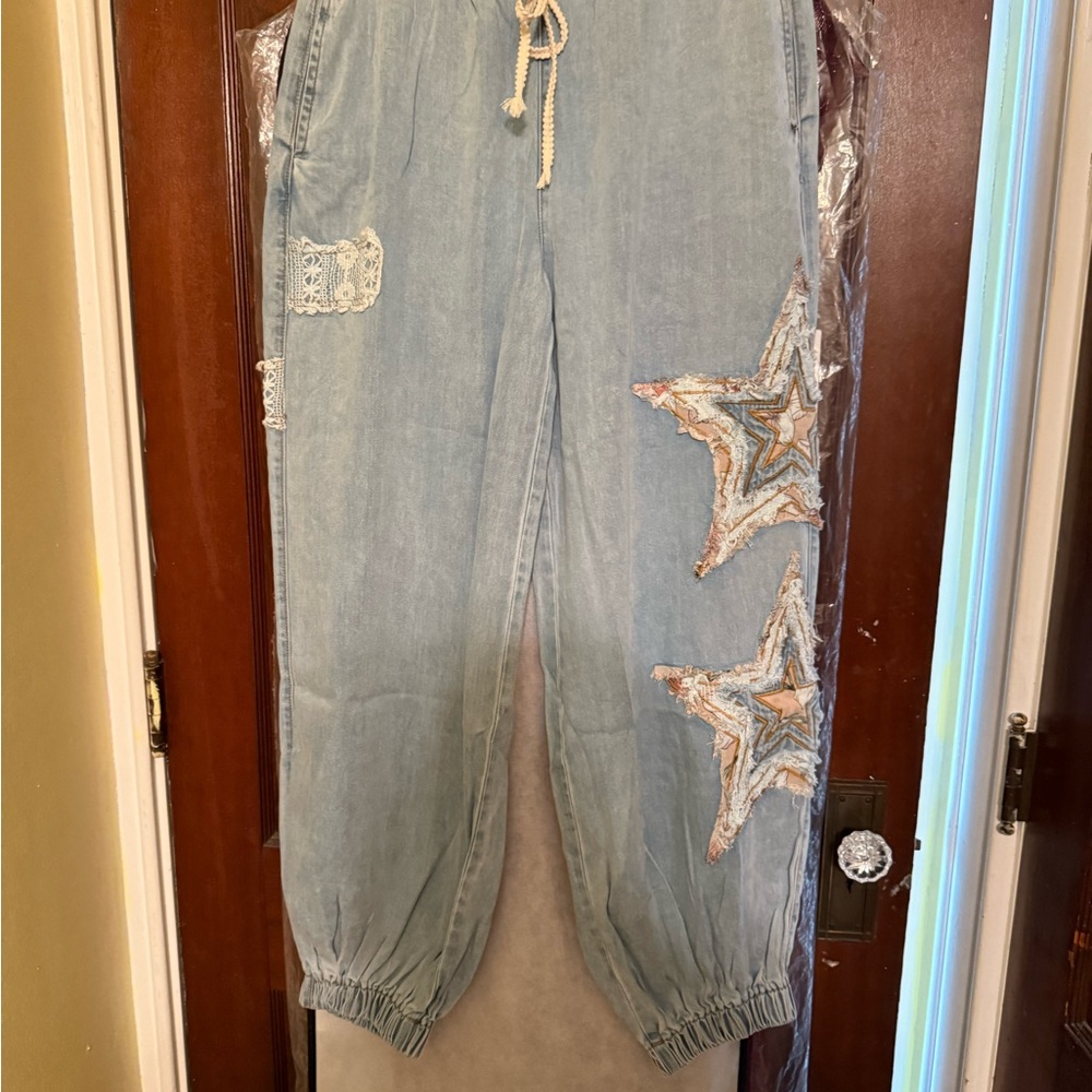 POL Embellished Light Wash Denim Jogger Pants - Star Appliqué
